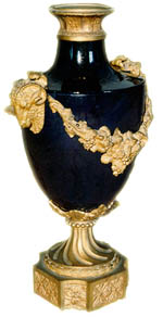 Jarrón de SÃ¨vres. s.XVIII. Porcelana y oro.