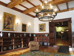 Interiores do pazo: biblioteca histrica